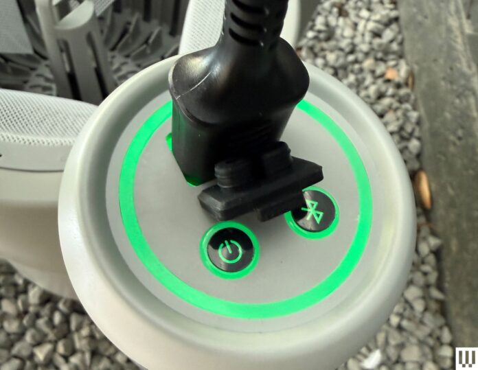 BuVortex-V5-Robotic-Surface-Skimmer-2-source-Christopher-Null.jpg