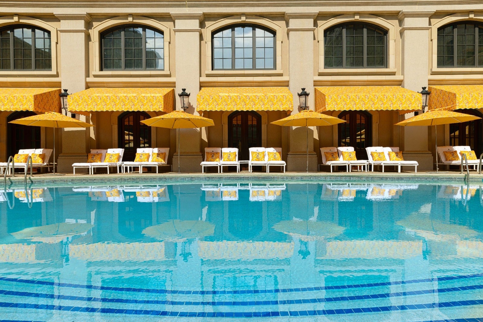 The-St.-Regis-Atlanta-x-Etro-Collaboration_Courtesy-of-Michael-Kleinberg-4.jpg