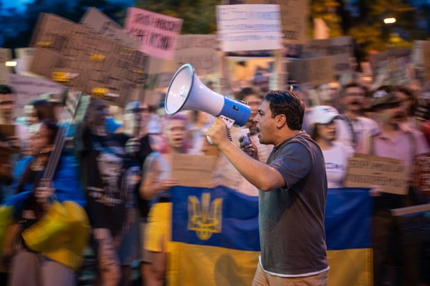 Zelenskyy replaces Ukraine’s top general after days of protests