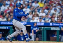 Max Muncy climbs Dodgers home run leaderboard in win over Phillies
