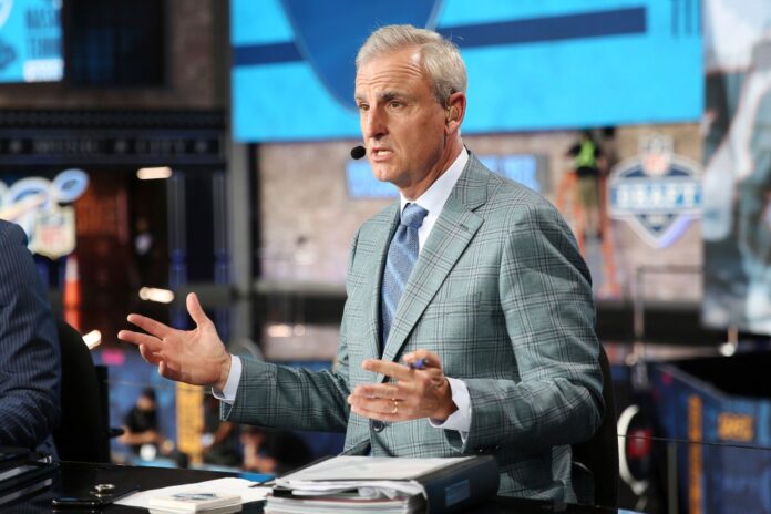 trey-wingo-seen-set-espn-19709666.jpg