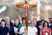 “Violenza, indifferenza, mancanza di senso”: i pericoli per i giovani secondo Leone