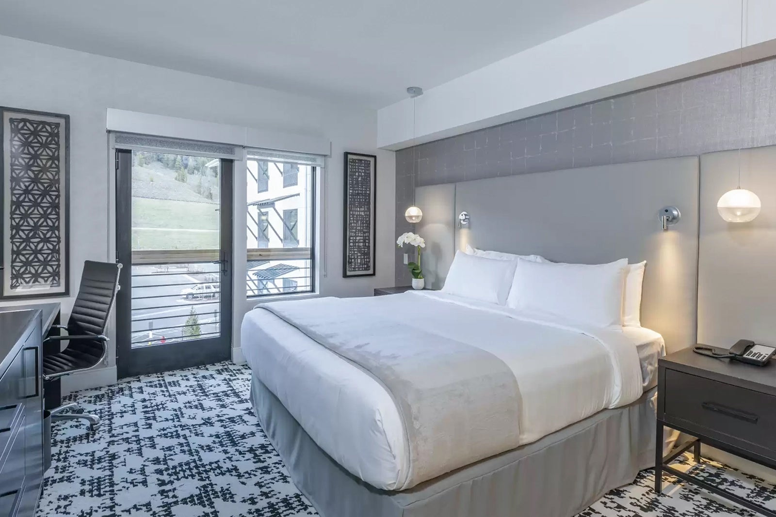 20231018_12-Best-Family-Ski-Resorts-in-the-US_Cambria-Hotel-Copper-Mountain_CHOICEHOTELS.COM_.jpg