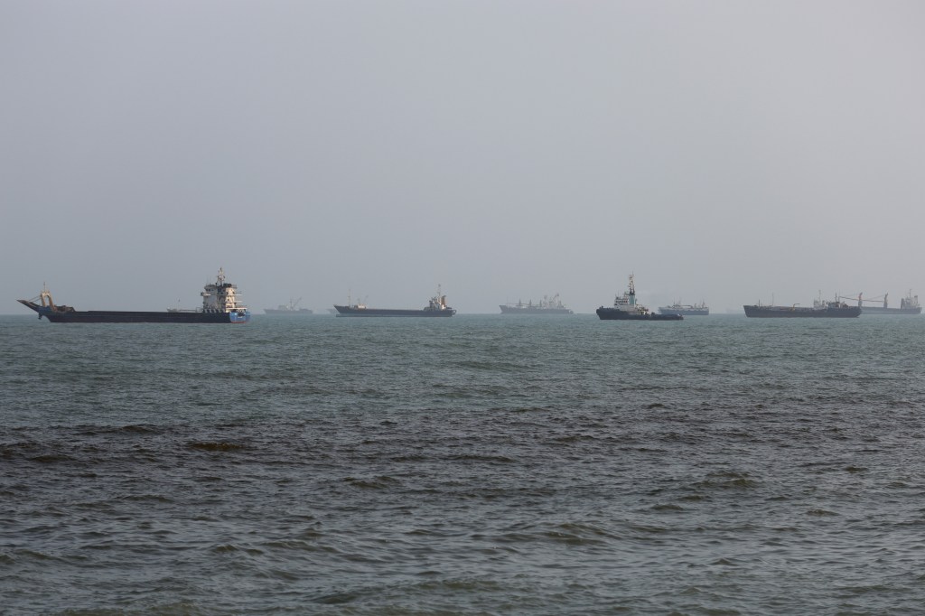US fired on Panama-flagged ship that tried to break blockade of Iranian ports: report