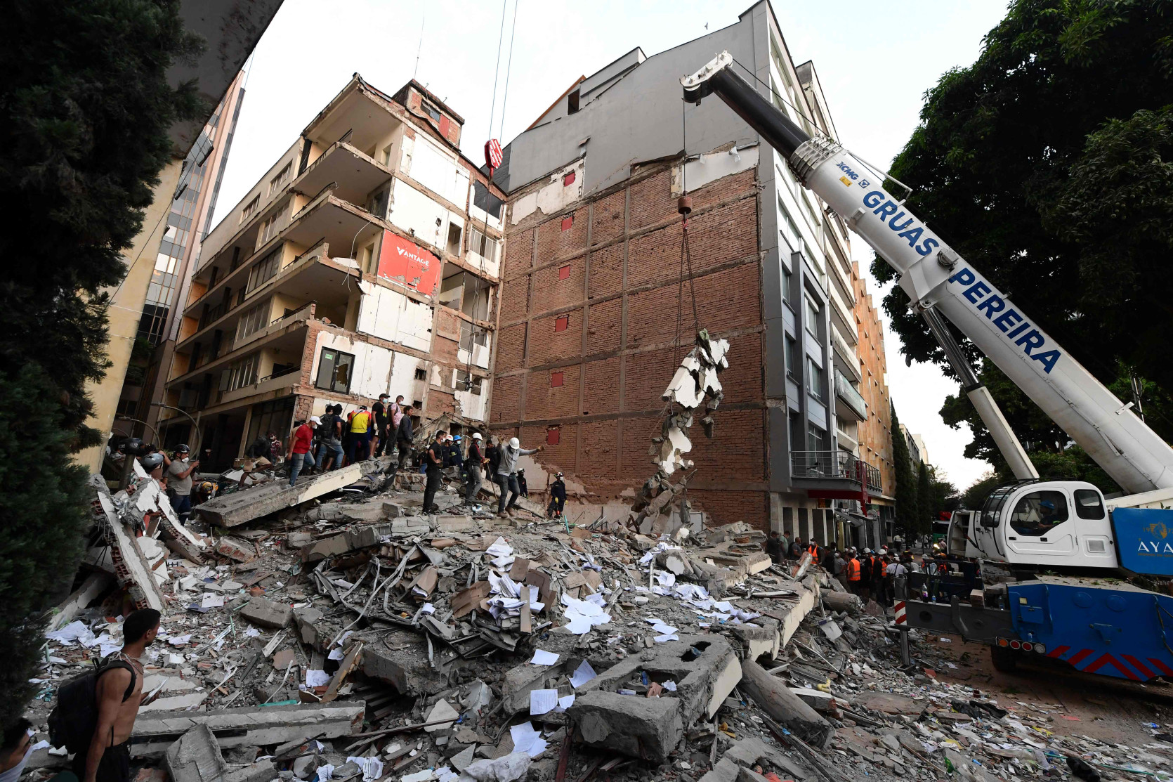 Colombia Scrambles to Find Survivors as Quake Kills 111