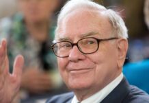 Berkshire Hathaway Beats Earnings Views, Ups Buybacks, Cuts Cash Hoard
