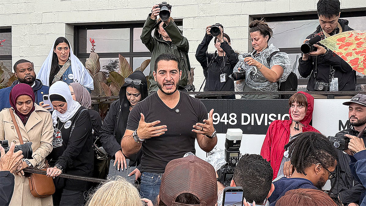 First polls close as socialist insurgents eye Midwest gains in Dem civil war
