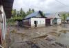 Videos capture the moment a devastating 7.7 magnitude earthquake hits Indonesia