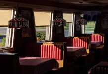 The real reason a Pizza Hut frozen in the 1990s still draws crowds isn’t nostalgia