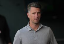 Giants legend Buster Posey sends warning shot at KNBR after hot mic incident
