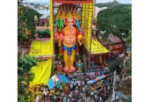 Heavy Weekend Rush at Khairatabad Ganesh Idol