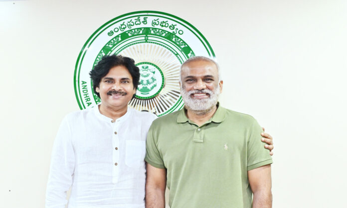 2093208-pawankalyanvangaveeti-radha-meeting.jpg