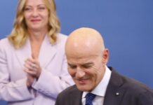 Carburanti, Descalzi tende la mano a Meloni
e blocca i prezzi di Eni