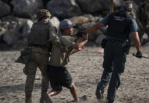 Spanish soldiers beat migrants in Ceuta (VIDEOS)