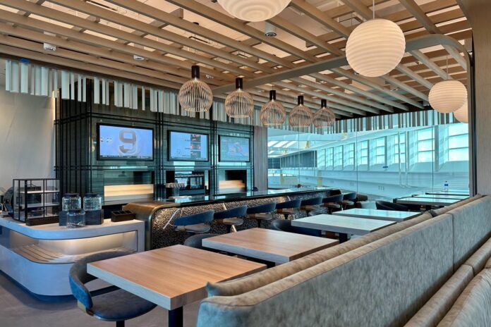 American-Airlines-Admirals-Club-DCA-Zach-Griff-26.jpg