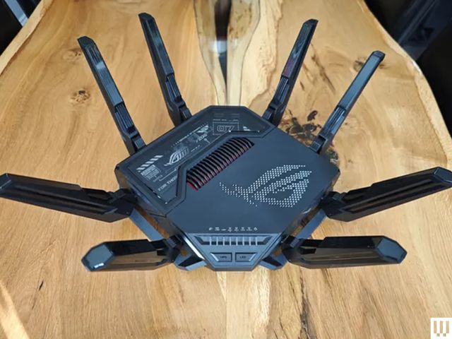 Asus-ROG-Rapture-GT-BE98-Pro-1-Reviewer-Photo-SOURCE-Simon-Hill.jpg.jpg