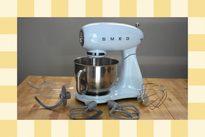 Review%2520Smeg%2520Forte%2520Stand%2520Mixer%2520052026%2520top%2520art%2520SOURCE%2520Julia%2520Forbes%2520(1).jpg