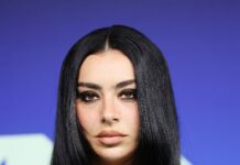 Charli XCX Channeled a Modern Morticia at the VMAs 2026—See the Photos