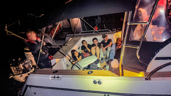 chinese-nationals-arrested-on-boat-florida-coast.png