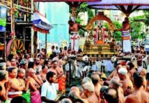 Tirupati: Thousands Miss Garuda Seva as Tirumala’s Mada Streets Go Chock-a-Block