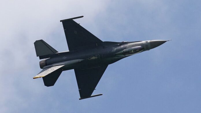 f-16-fighting-falcon-singapore-airshow.jpg
