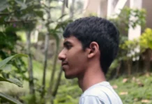While the World Scrolls, This 17-YO Stops To Watch Beetles Build Civilisations