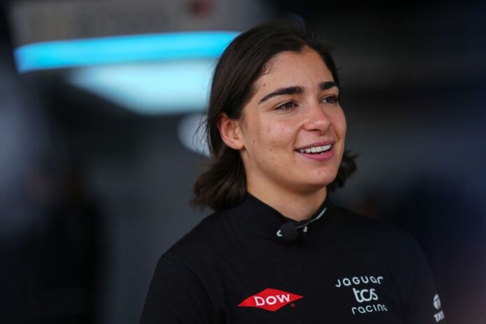 jamie-chadwick-jaguar-tcs-raci.jpg