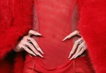 Lisa Just Brought a New Nail Shape to the VMAs 2026 Red Carpet—See the Photos