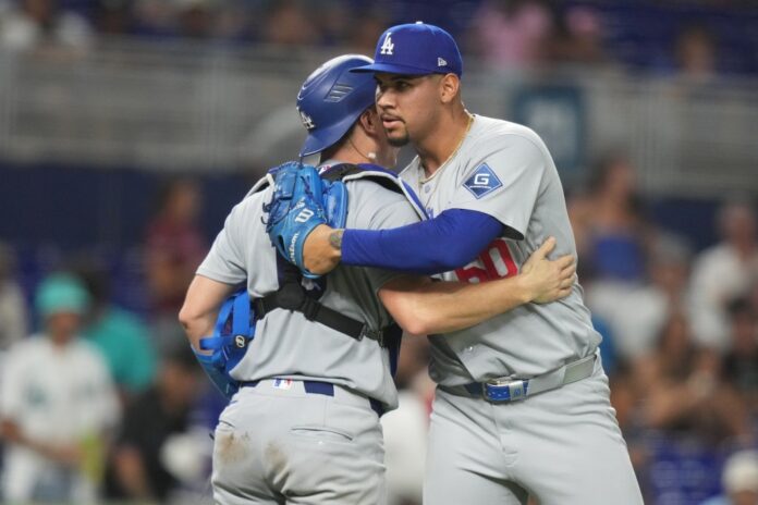 los-angeles-dodgers-pitcher-edgardo-140743369.jpg
