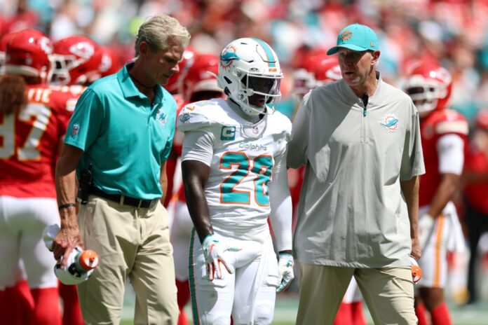 miami-dolphins-running-back-devon-142770509.jpg