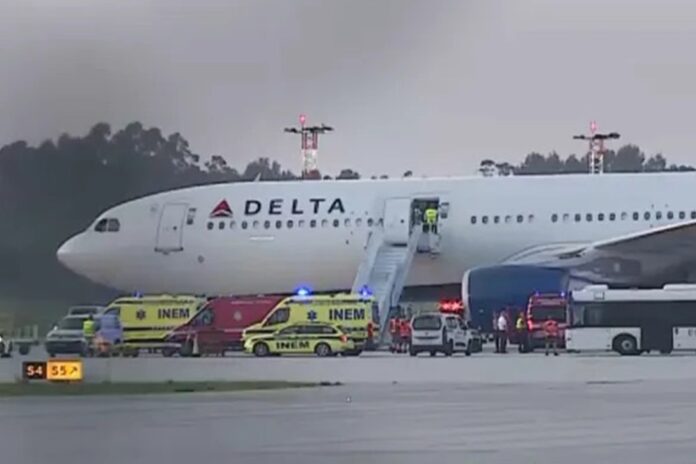 plane-makes-emergency-landing-porto-142857542.jpg