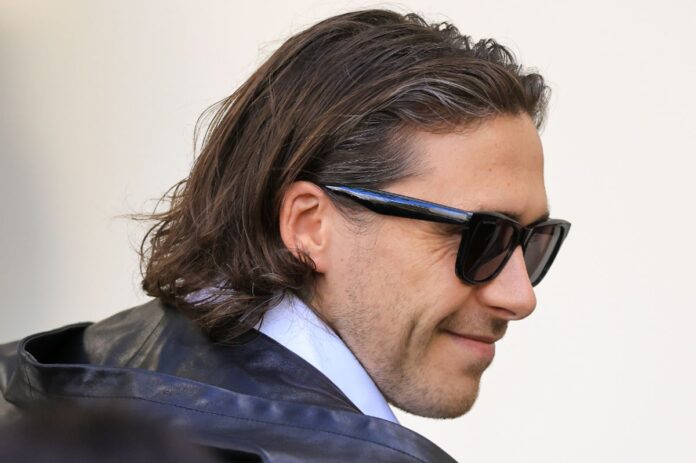 0_Balenciaga-Outside-Arrivals-Paris-Fashion-Week-Womenswear-SpringSummer-2027.jpg