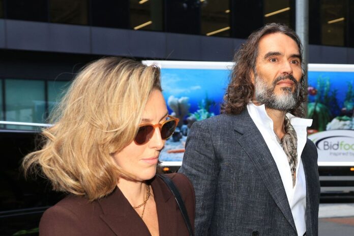 0_Russell-Brand.jpg