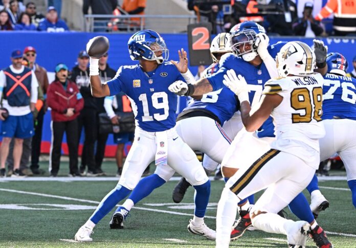 19-new-york-giants-throws-145632065.jpg
