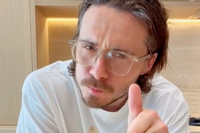 1_Brooklyn-Beckham-swipes-at-trolls.jpg
