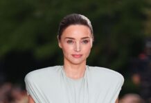 Miranda Kerr, 43, returns to catwalk after a decade and showcases rock-hard abs