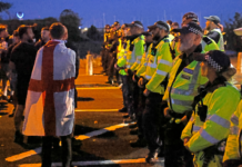 Anti-migrant protesters gather as small boat heads for south coast