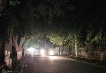 Are Bright Headlights & Red-Blue Flashing Lights Legal? Here’s What India’s Road Rules Say