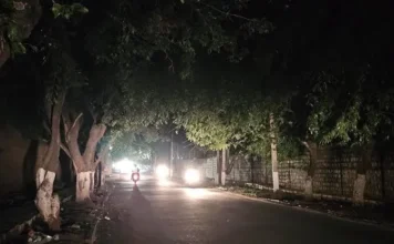 Are Bright Headlights & Red-Blue Flashing Lights Legal? Here’s What India’s Road Rules Say