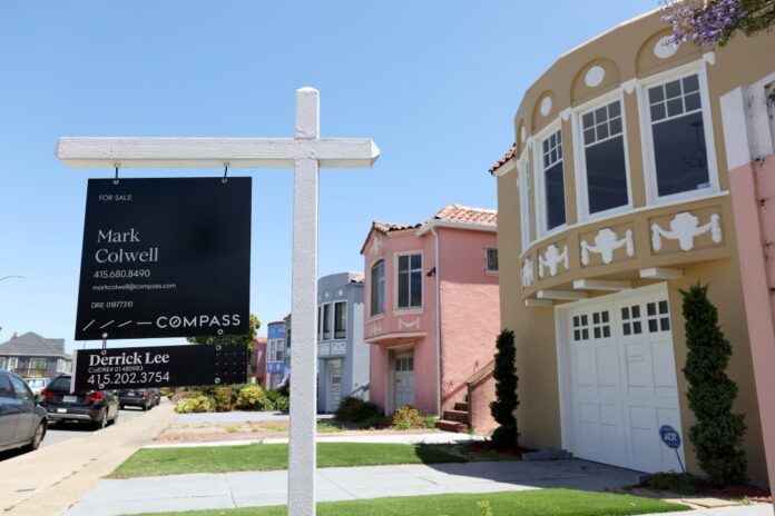 2019-high-interest-rates-coupled-142204538.jpg