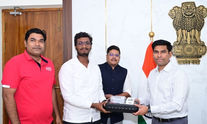 2096610-hccb-tirupati-mr-ganesh-mani-ratnam-thirumuru-archery-equipment-handover.jpg