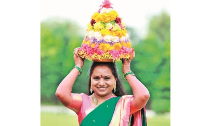 2099533-12kavitha.jpg