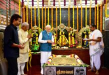 Modi Prays At Jalakanteshwara Temple