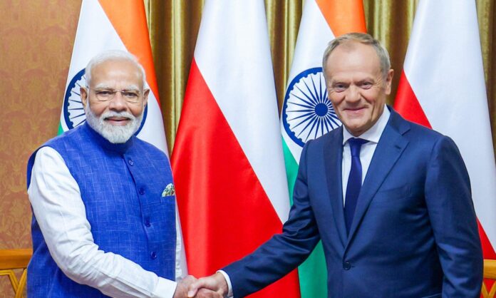 2102696-modi-polish-pm-tusk.jpg