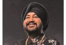 Minister Stops Daler Mehndi Mid-Song