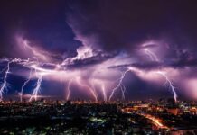 ماليزيا.. تحذيرات من عواصف رعدية وأمطار غزيرة تضرب 9 ولايات
