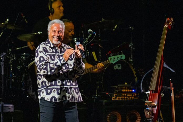 3_Tom-Jones-Concert-Starlite-Occident-2023.jpg