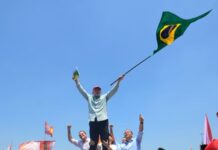 Tens of thousands of Lula supporters rally on eve of Brazilian election runoff