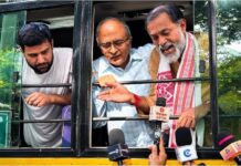 ‘Gyanesh Must Go’: Yogendra Yadav, Prashant Bhushan Detained During Jantar Mantar Protest