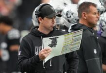 Raiders coach calls shot at halftime of Chiefs game